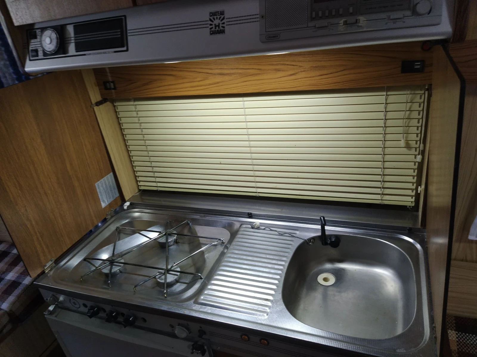 Каравана Chateau Touring 390, снимка 15 - Каравани и кемпери - 56126724