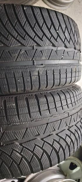 Гуми Зимни 245/40R18, снимка 1