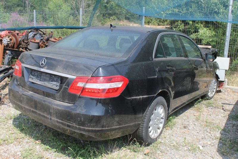 Mercedes-Benz E 220  НА ЧАСТИ, снимка 1 - Автомобили и джипове - 41884288