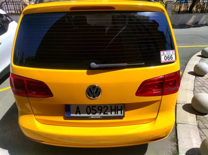 VW Touran, снимка 7 - Автомобили и джипове - 47499079