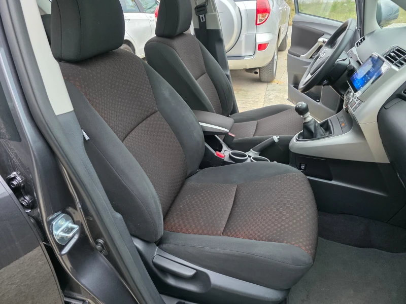 Toyota Verso 1.8 Vvti 7-местна Навигация Автопилот, снимка 7 - Автомобили и джипове - 52668327