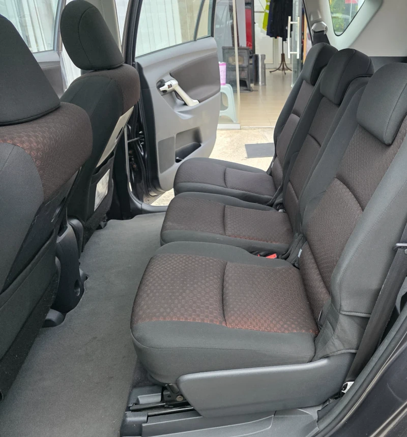 Toyota Verso 1.8 Vvti 7-местна Навигация Автопилот, снимка 9 - Автомобили и джипове - 52668327