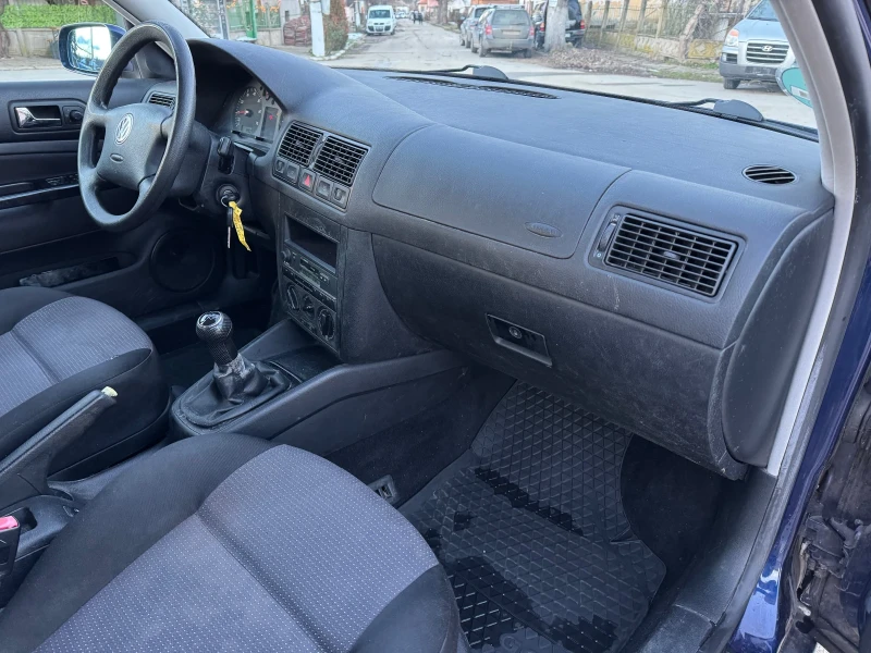 VW Golf 1.6i 105кс, снимка 11 - Автомобили и джипове - 52957535