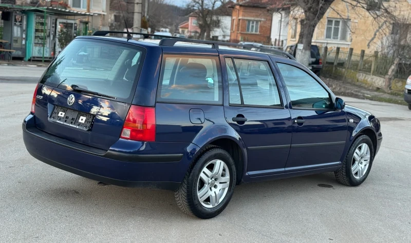 VW Golf 1.6i 105кс, снимка 5 - Автомобили и джипове - 52957535