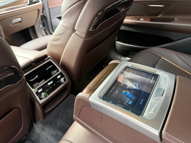 BMW 740 XD-FACE-4X4-M PACKET-MASAGE-DISTR-CAM360-SMART KEY, снимка 9 - Автомобили и джипове - 53246118