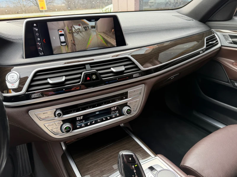 BMW 740 XD-FACE-4X4-M PACKET-MASAGE-DISTR-CAM360-SMART KEY, снимка 15 - Автомобили и джипове - 53246118