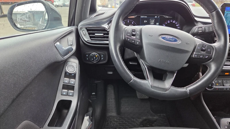 Ford Fiesta 1.0 EcoBoost, Titanium, снимка 11 - Автомобили и джипове - 53459266