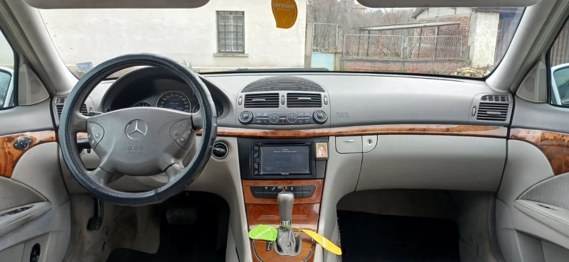 Mercedes-Benz E 220 CDI AMG paket, снимка 8 - Автомобили и джипове - 53510034