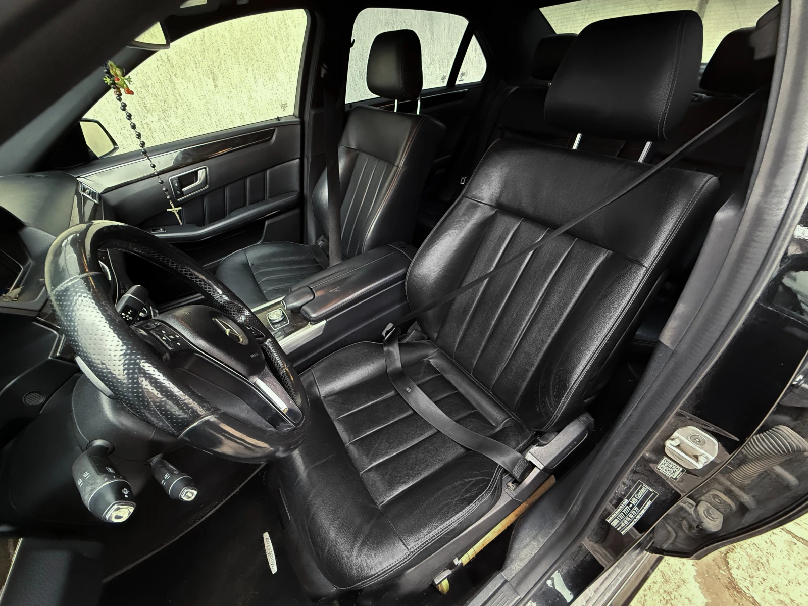 Mercedes-Benz E 220 AMG ПАКЕТ/LED/КОЖА - изображение 6