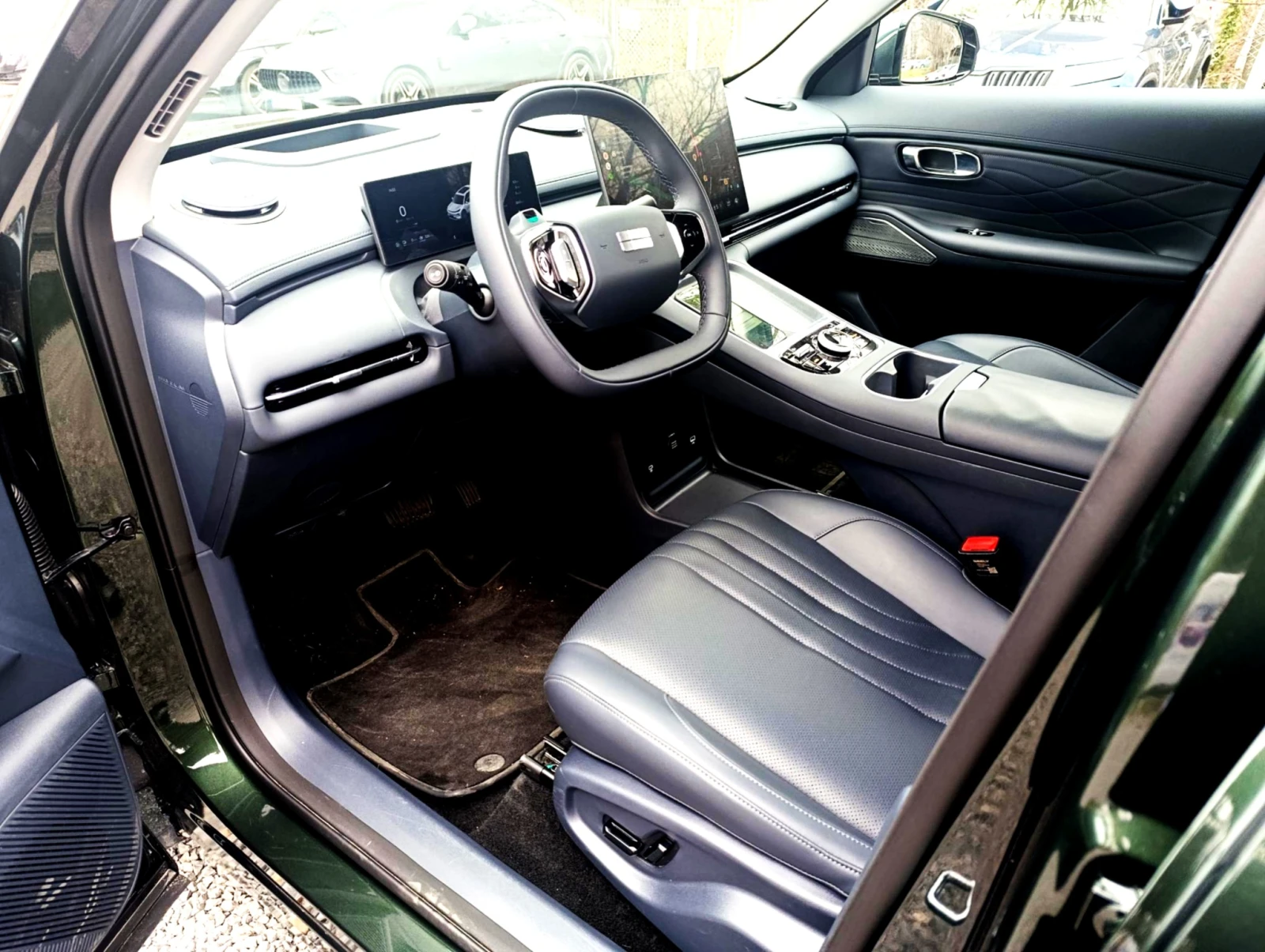 Geely Starray EM-i Plug in Hybrid MAX /Пробег само 3100 км!/, снимка 9 - Автомобили и джипове - 53916203