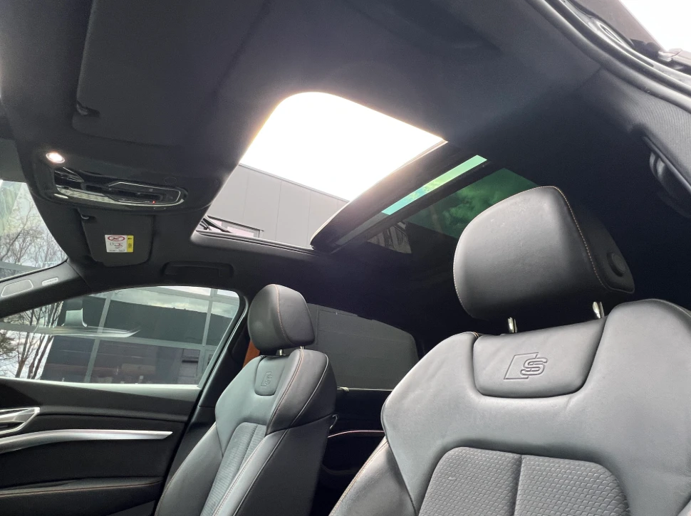 Audi E-Tron Sportback 55 S Line, снимка 10 - Автомобили и джипове - 54281458