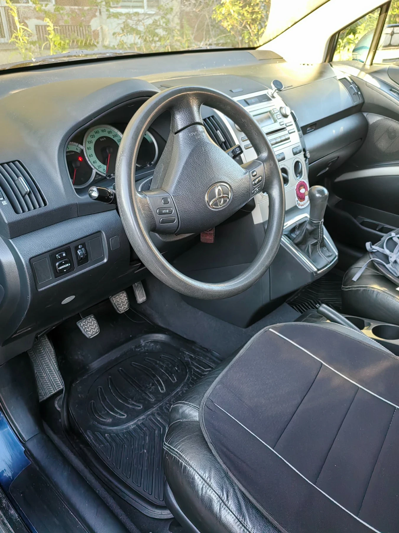 Toyota Corolla verso, снимка 9 - Автомобили и джипове - 54322669