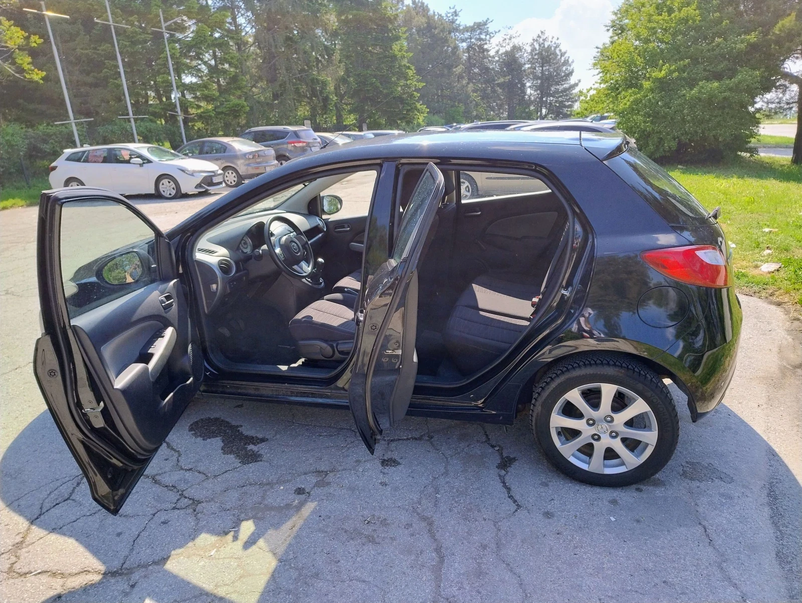 Mazda 2, снимка 15 - Автомобили и джипове - 54509888