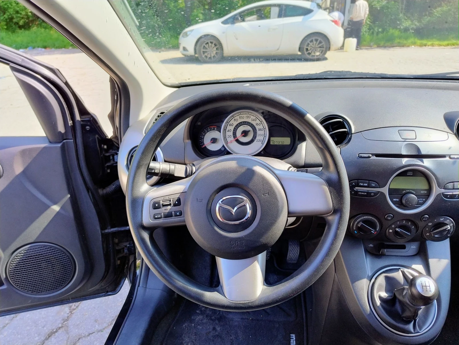 Mazda 2, снимка 16 - Автомобили и джипове - 54509888