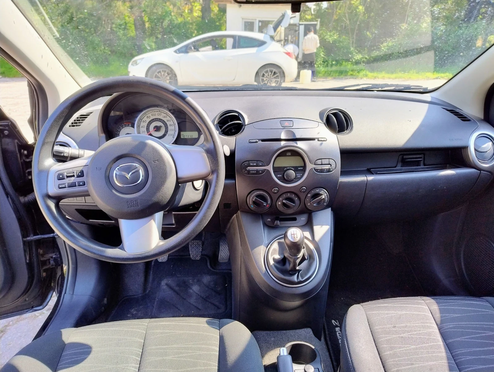 Mazda 2, снимка 8 - Автомобили и джипове - 54509888