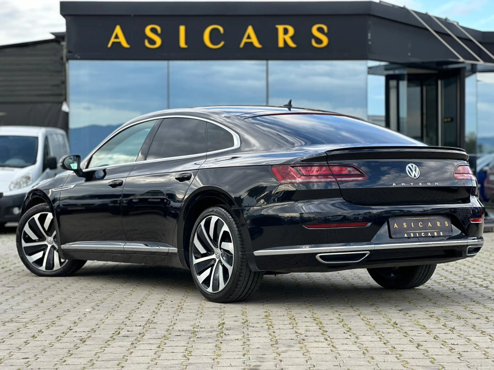 VW Arteon / R-LINE / MEMORY / MASSAGE / TOP /, снимка 3 - Автомобили и джипове - 54606066