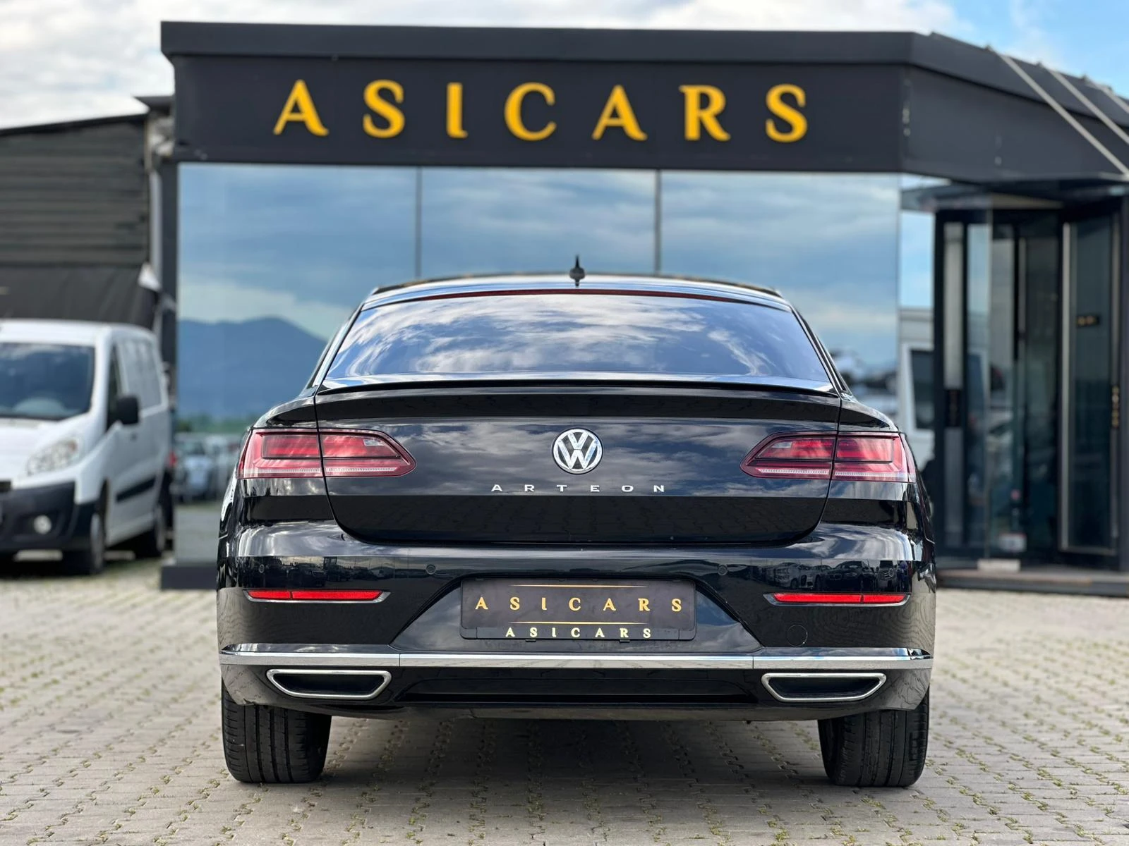 VW Arteon / R-LINE / MEMORY / MASSAGE / TOP /, снимка 4 - Автомобили и джипове - 54606066