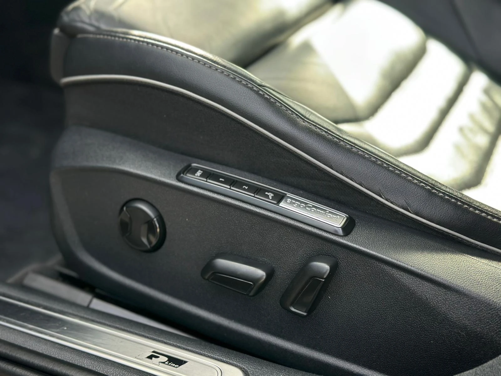VW Arteon / R-LINE / MEMORY / MASSAGE / TOP /, снимка 11 - Автомобили и джипове - 54606066