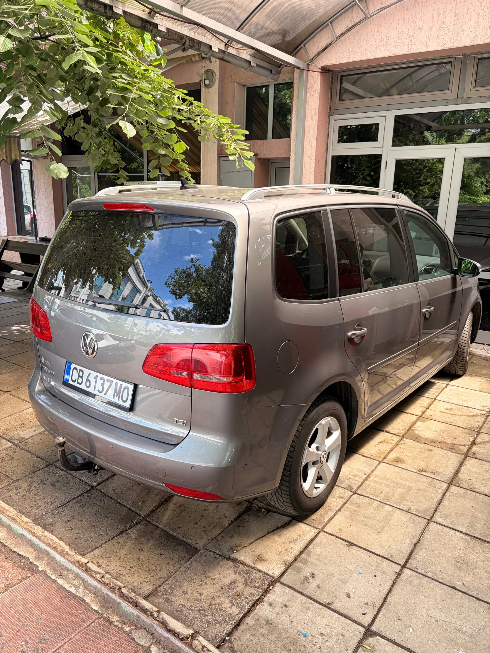 VW Touran 1.4 TSI 7-местен, снимка 5 - Автомобили и джипове - 54759459