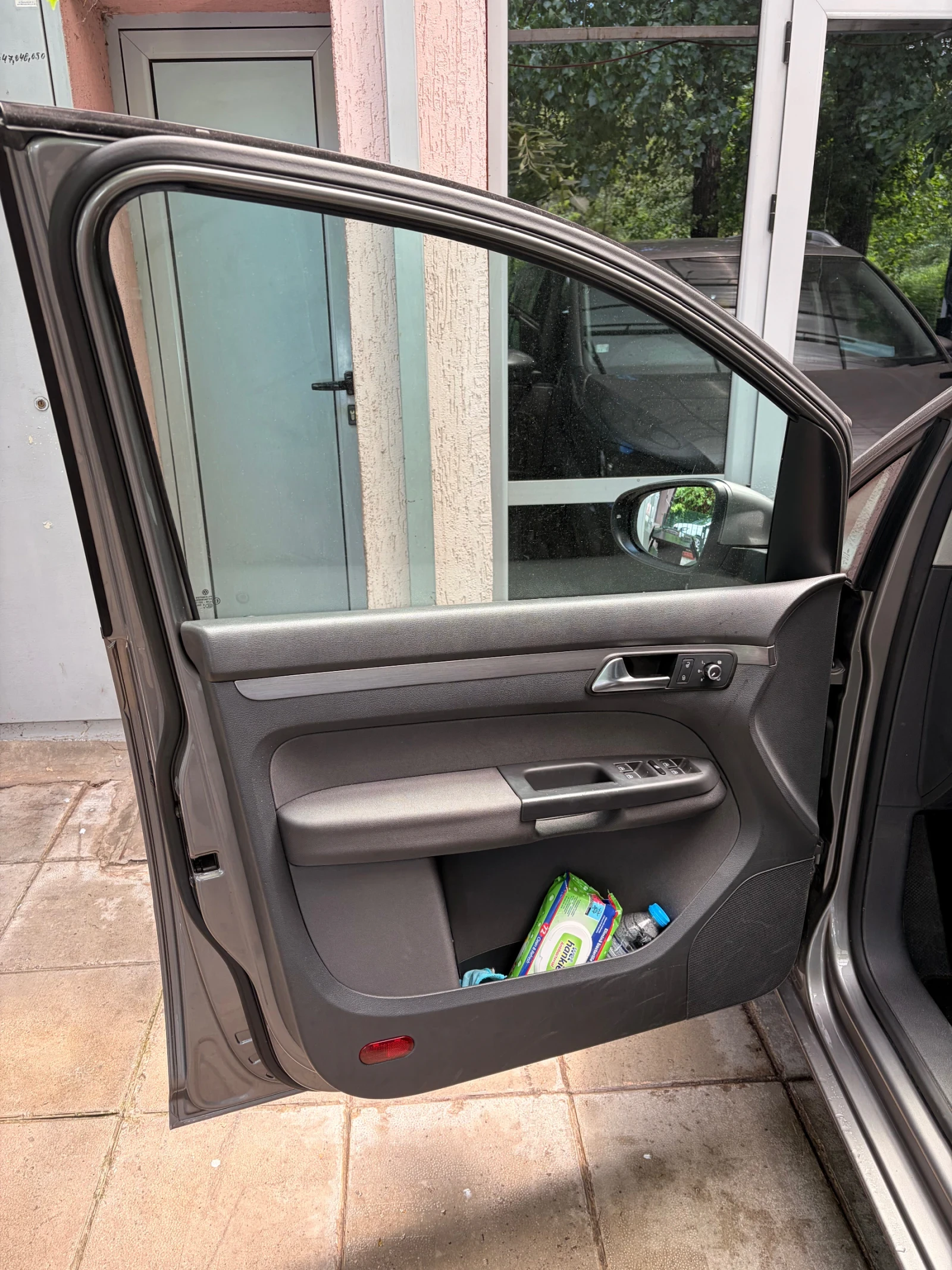 VW Touran 1.4 TSI 7-местен, снимка 10 - Автомобили и джипове - 54759459