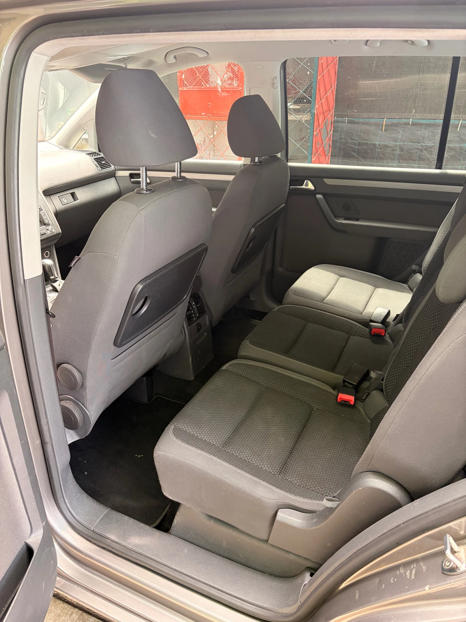 VW Touran 1.4 TSI 7-местен, снимка 11 - Автомобили и джипове - 54759459
