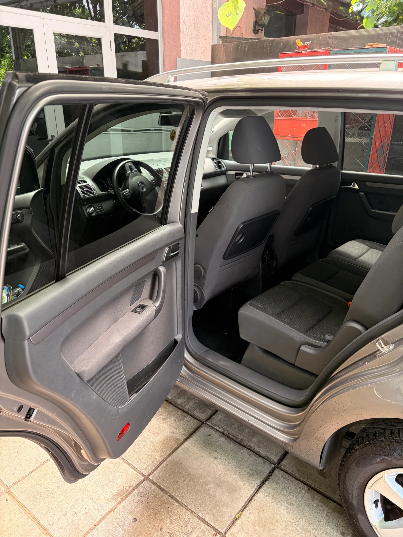 VW Touran 1.4 TSI 7-местен, снимка 12 - Автомобили и джипове - 54759459