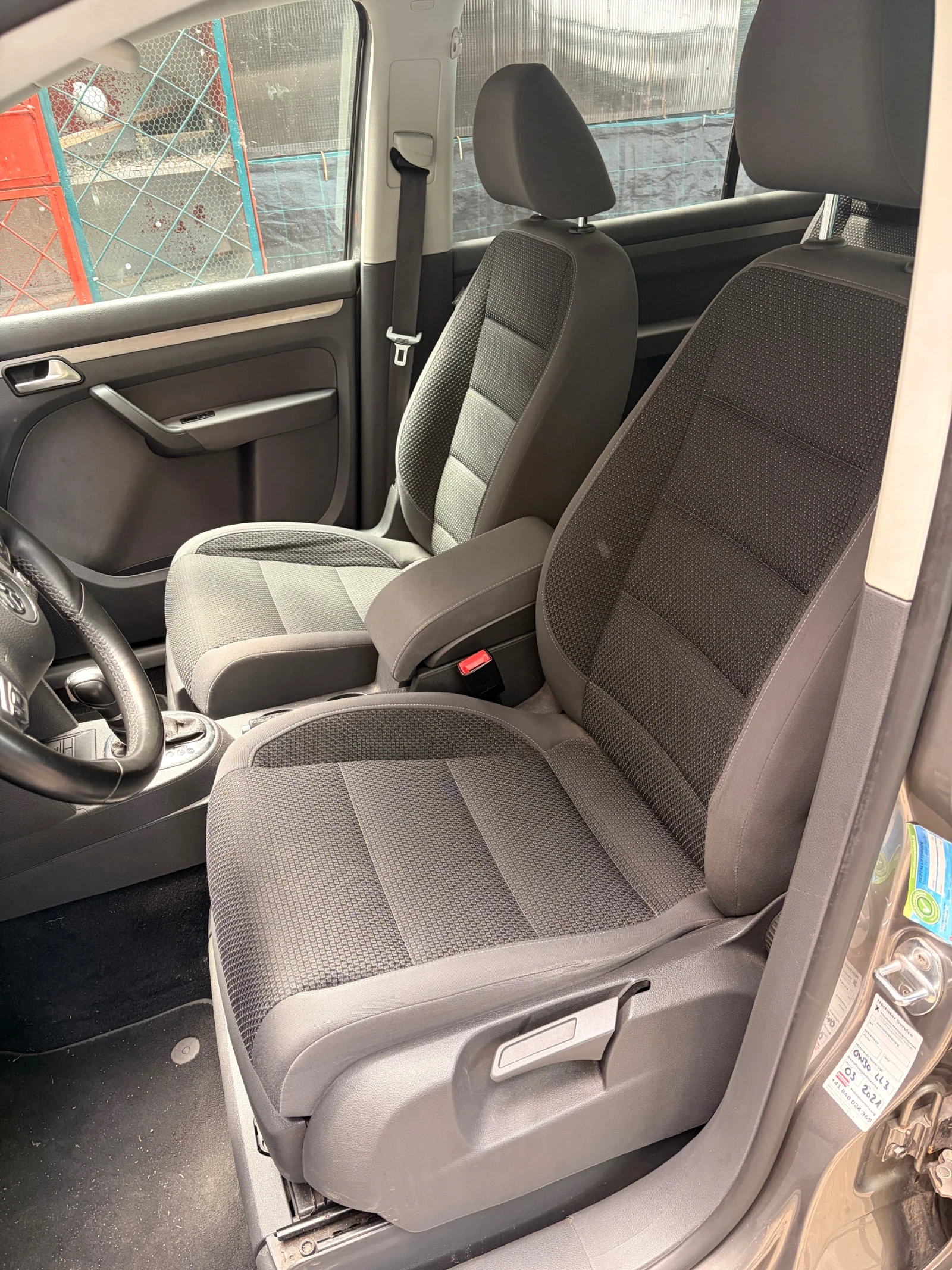 VW Touran 1.4 TSI 7-местен, снимка 9 - Автомобили и джипове - 54759459