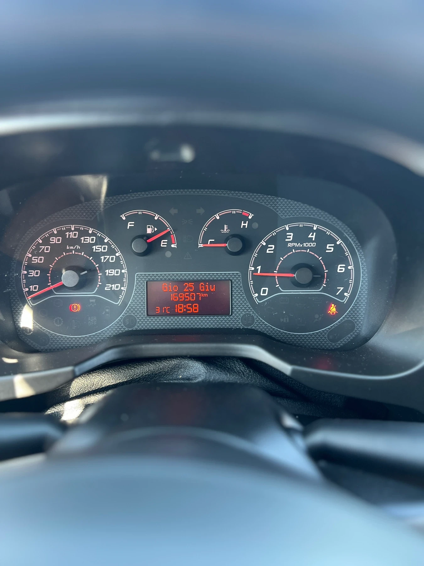 Fiat Fiorino 1.3 MULTIJET2 / РЕГИСТРИРАНА / НОВИ ГУМИ, снимка 12 - Автомобили и джипове - 54843978