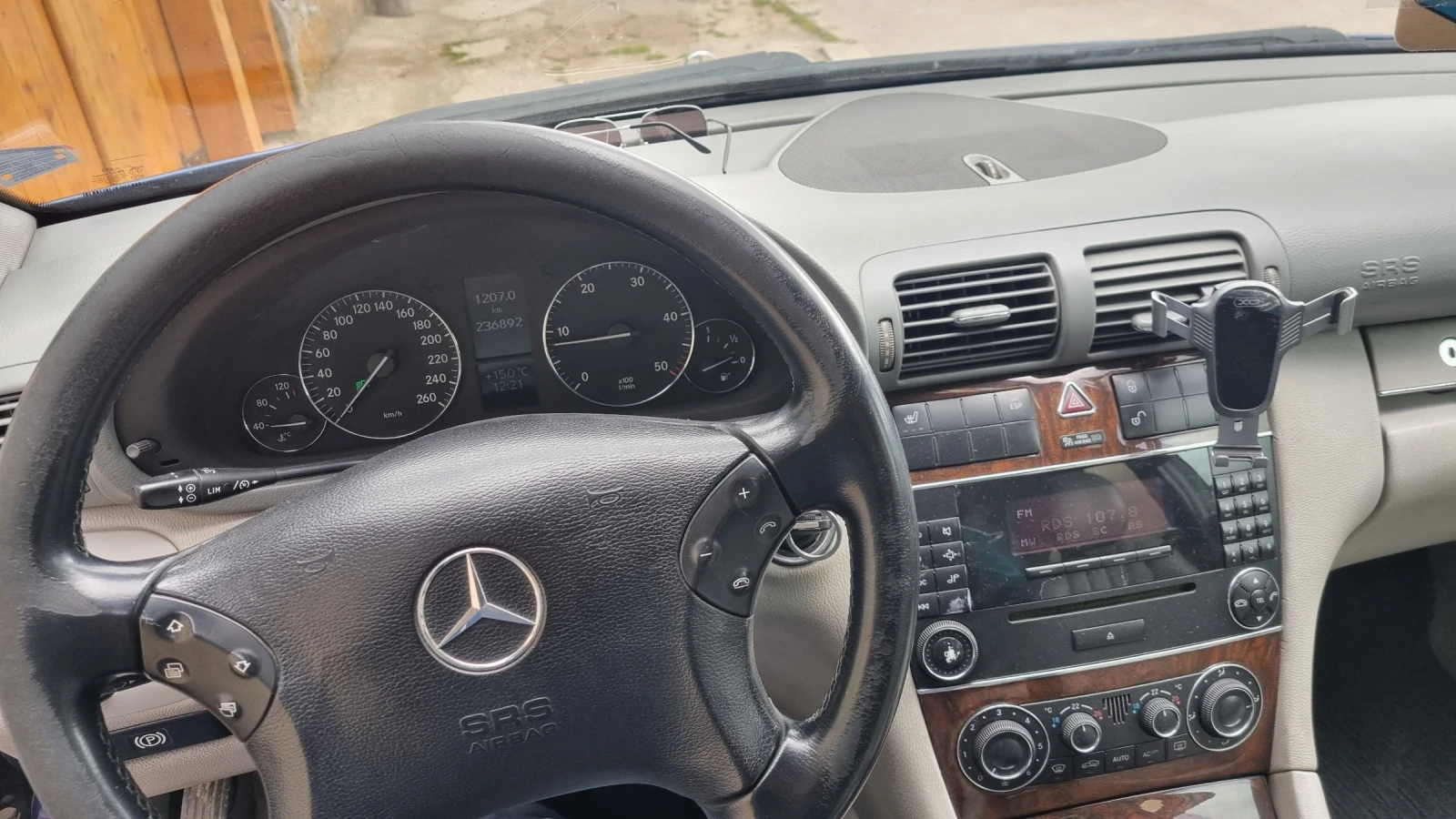 Mercedes-Benz C 200 2.2 CDI facelift, снимка 4 - Автомобили и джипове - 54886229