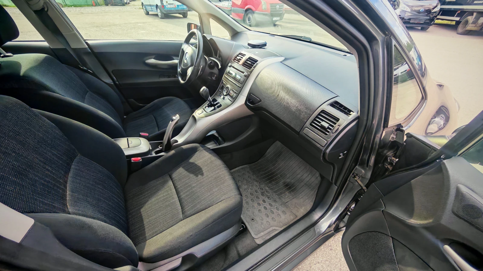 Toyota Auris 1.4 D4D АВТОМАТИК, снимка 8 - Автомобили и джипове - 55095975