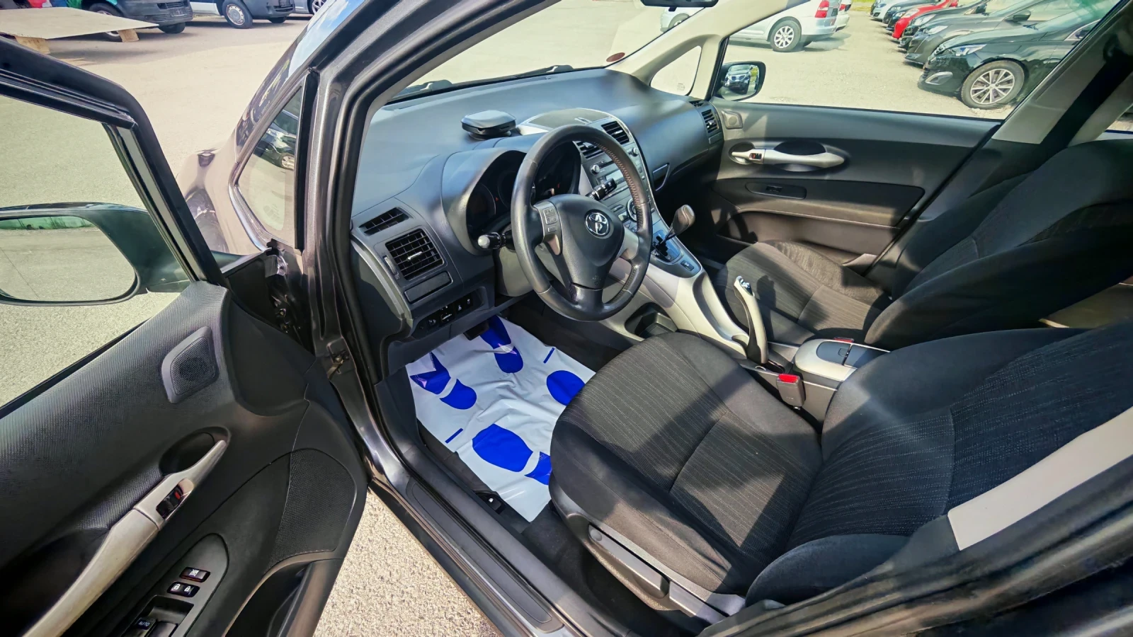 Toyota Auris 1.4 D4D АВТОМАТИК, снимка 12 - Автомобили и джипове - 55095975
