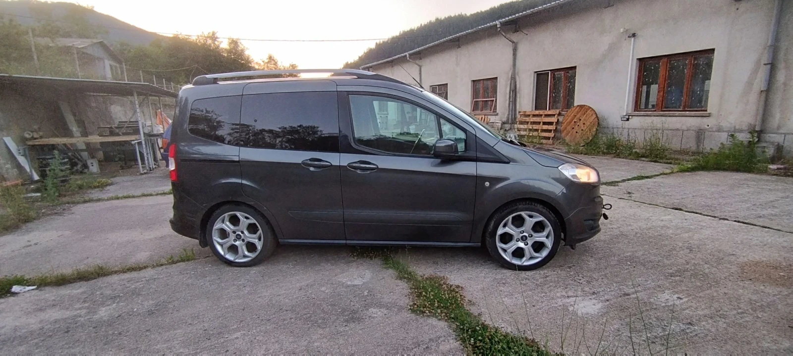 Ford Tourneo Connect, снимка 4 - Автомобили и джипове - 55105314