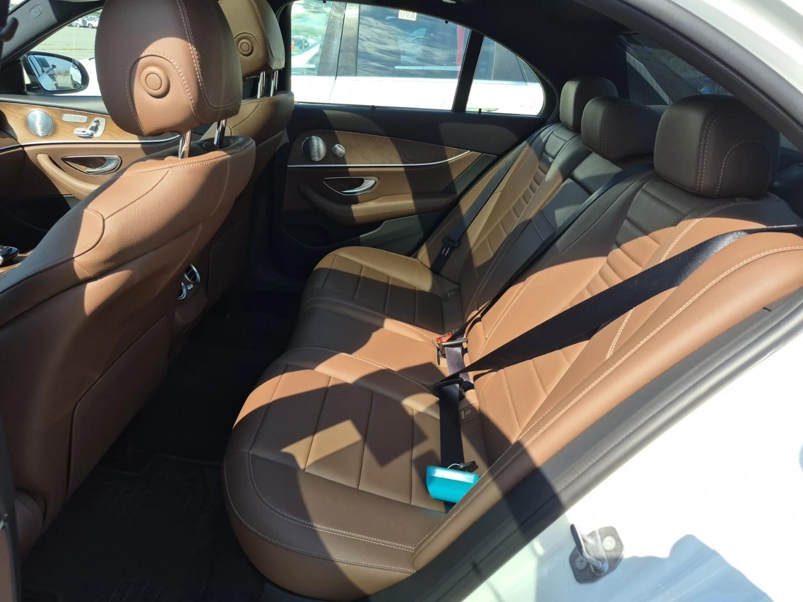 Mercedes-Benz E 400 AMG * BURMESTER * ПАНОРАМА * CARFAX * , снимка 9 - Автомобили и джипове - 55383365