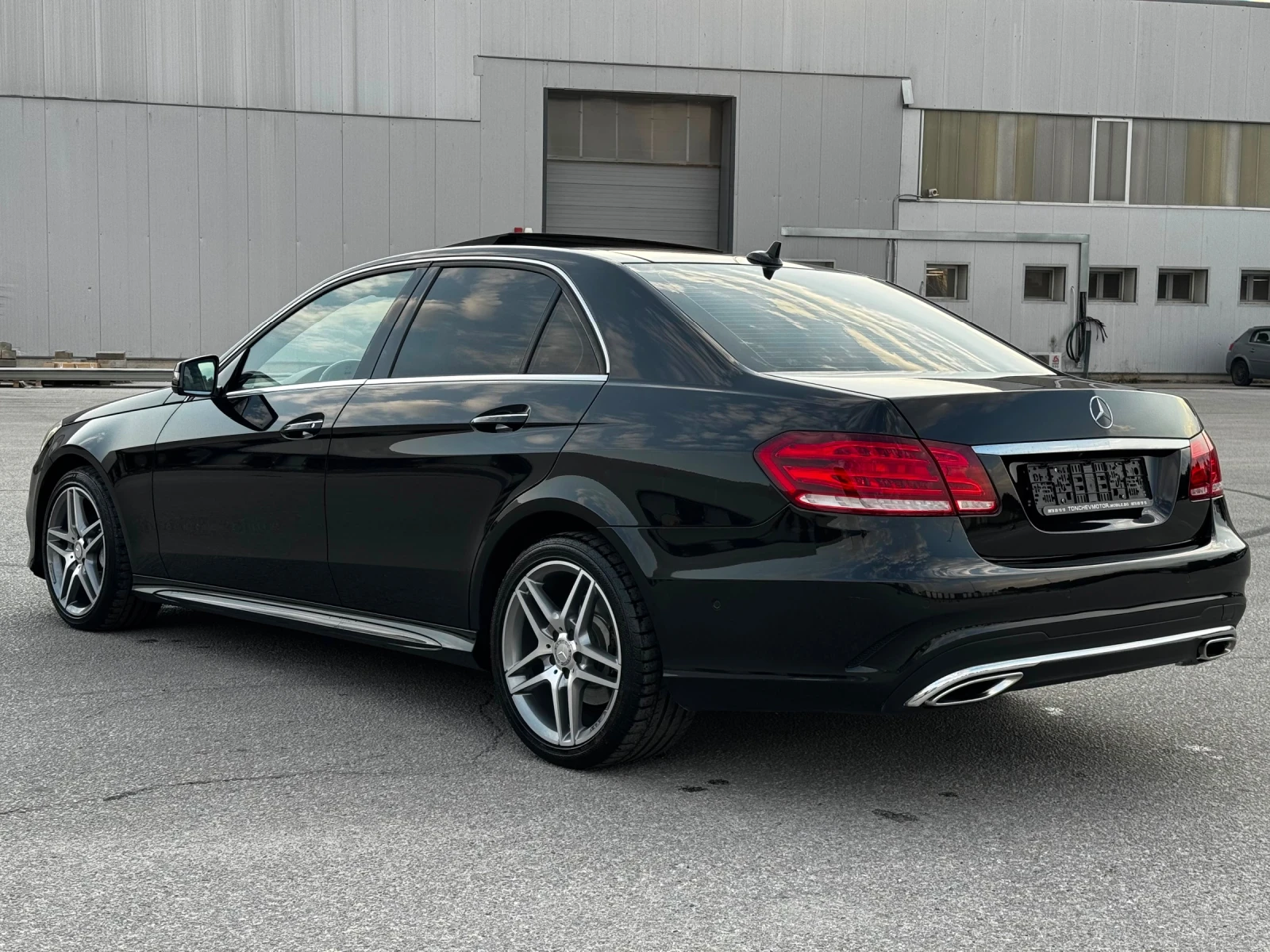Mercedes-Benz E 350 3хTV AMG Facelift Full Обдух Харман Панорама, снимка 5 - Автомобили и джипове - 55594503
