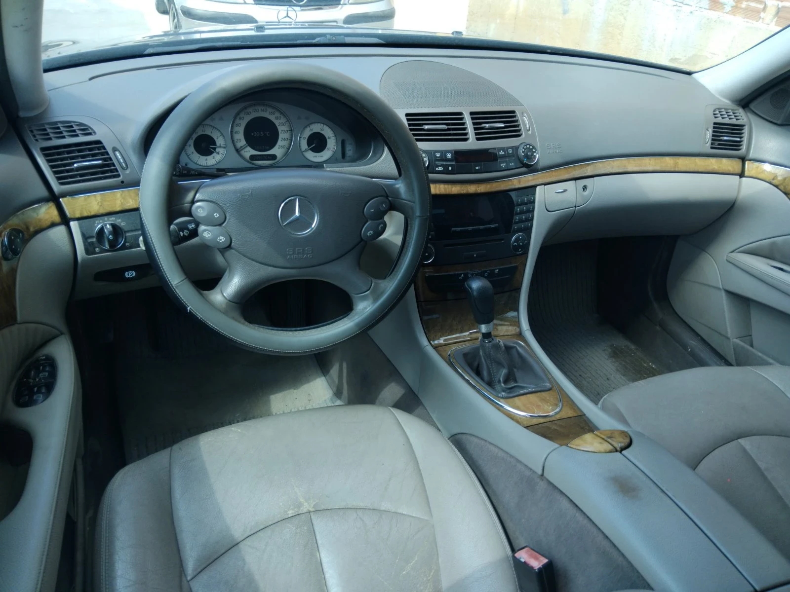 Mercedes-Benz E 280, снимка 5 - Автомобили и джипове - 55783914