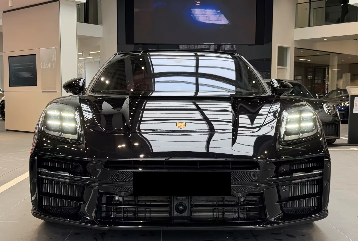 Porsche Panamera GTS* HYPER* BURM* HEAD-UP* DISTR* PANO* , снимка 2 - Автомобили и джипове - 55952731