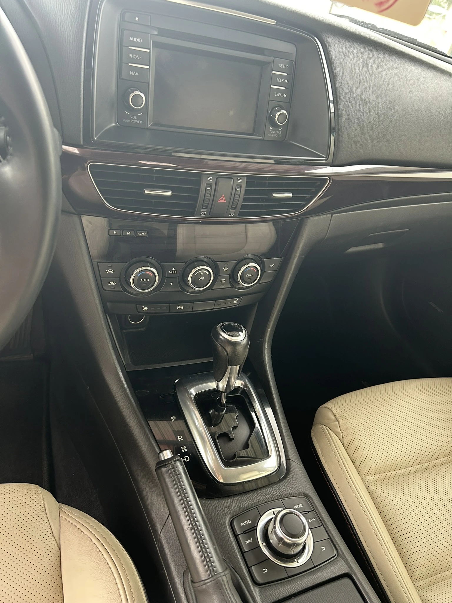 Mazda 6 2.2d* 175kc* Auto* Navi* BOSE* Кожа* F1* , снимка 15 - Автомобили и джипове - 56232797