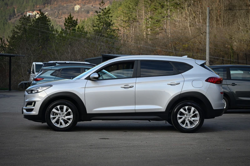 Hyundai Tucson 2.0 CRDI / АВТОМАТИК / СЕРВИЗНА ИСТОРИЯ !!!, снимка 2 - Автомобили и джипове - 52725923