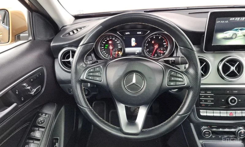 Mercedes-Benz GLA 250, снимка 13 - Автомобили и джипове - 53262622