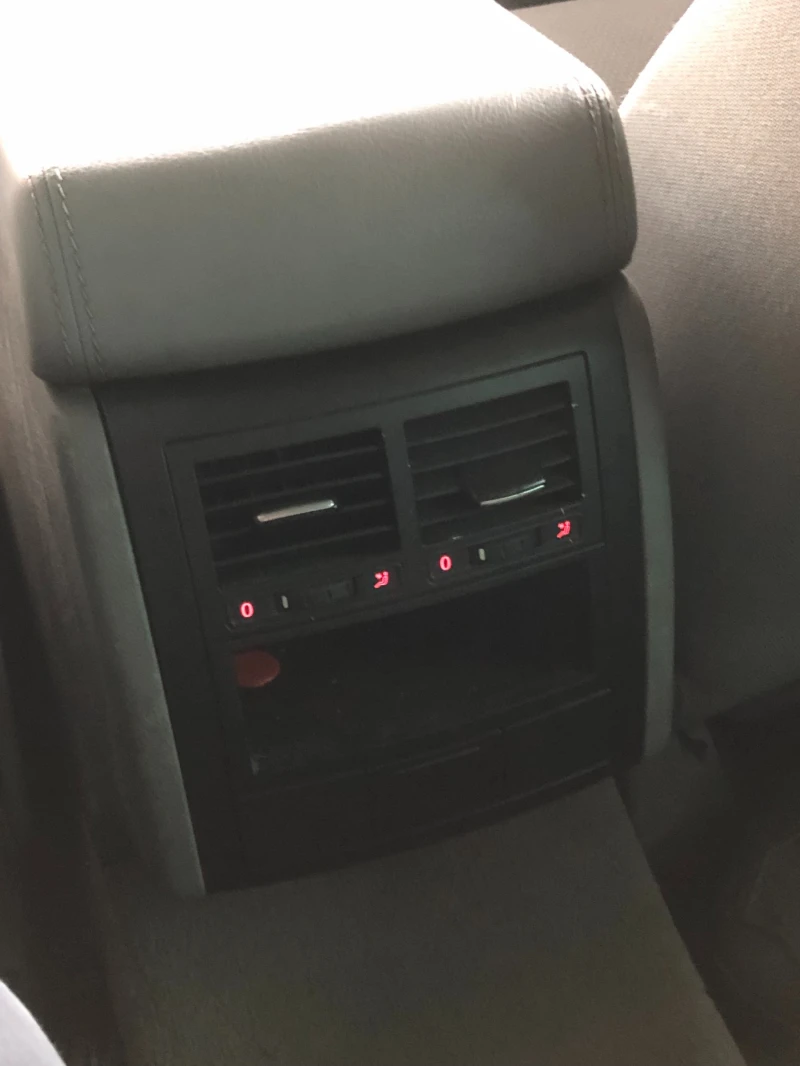 VW Touareg, снимка 5 - Автомобили и джипове - 53428105