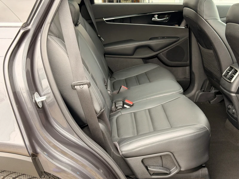 Kia Sorento REIBAL-ПАНОРАМА-ПОДГРЕВ-ПОДГРЕВ ВОЛАН-ЗНАЦИ-ЛЕНТИ!, снимка 13 - Автомобили и джипове - 53467300