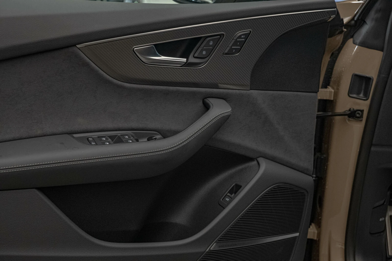 Audi RSQ8 Performance/4.0TFSI/Bang&Olufsen/Oбдухване/HuD/Пан - изображение 9
