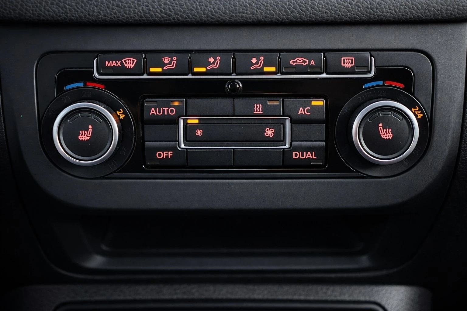 VW Tiguan 2.0TDI/DSG/4motion, снимка 12 - Автомобили и джипове - 54065371