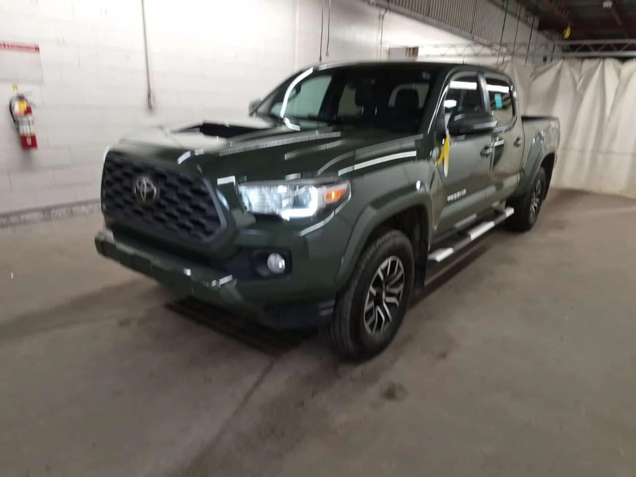 Toyota Tacoma * CREW CAB LONG BED * CARFAX * , снимка 2 - Автомобили и джипове - 54626396