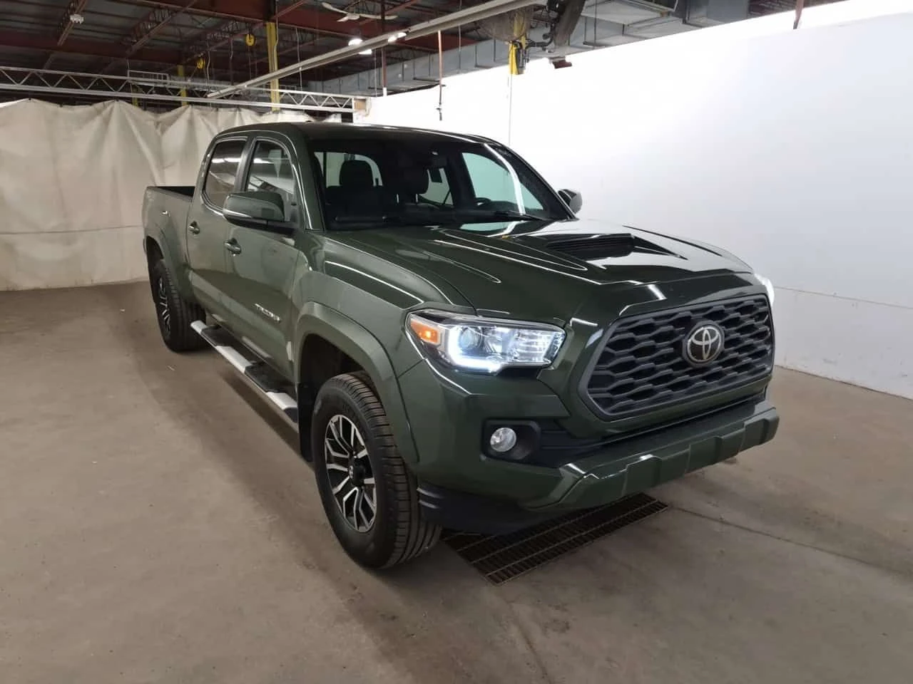 Toyota Tacoma * CREW CAB LONG BED * CARFAX * 