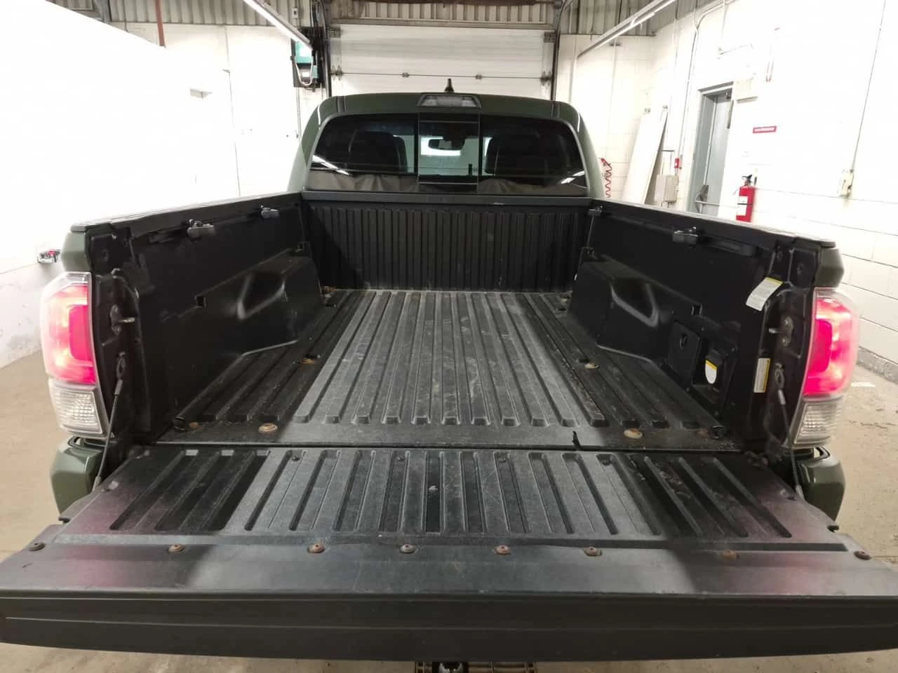 Toyota Tacoma * CREW CAB LONG BED * CARFAX * , снимка 13 - Автомобили и джипове - 54626396