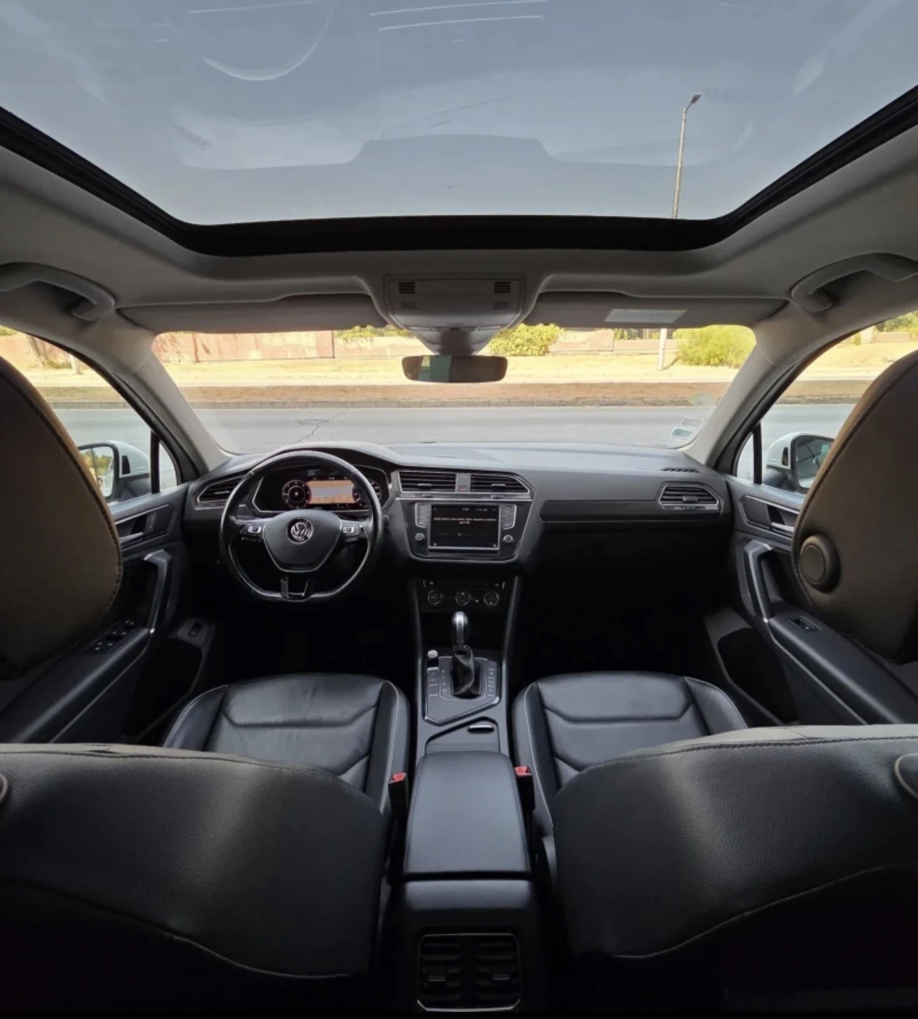VW Tiguan 2.0 TDI, снимка 11 - Автомобили и джипове - 56648348