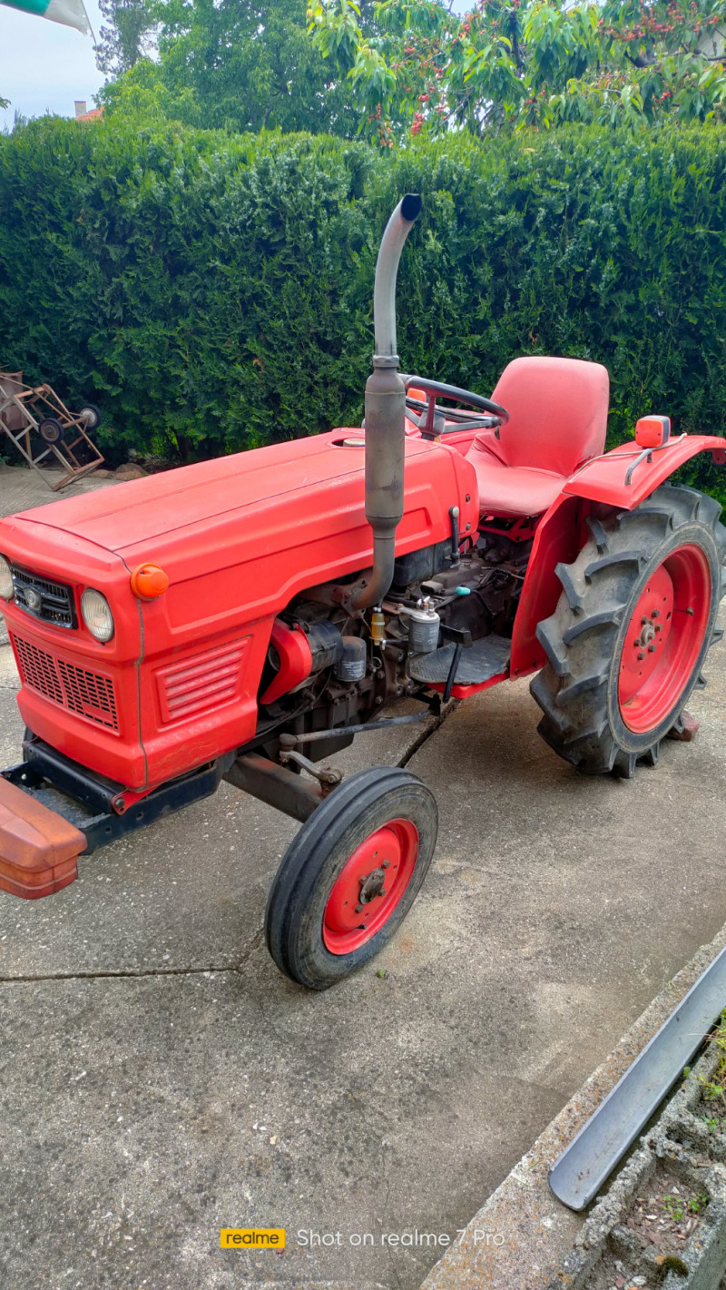 Трактор Hinomoto, снимка 1 - Селскостопанска техника - 45569677