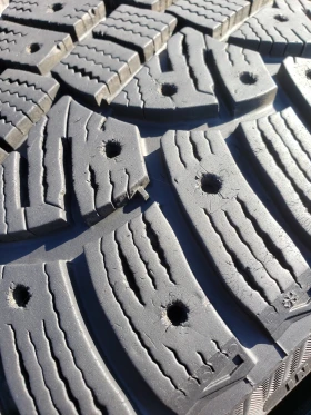Гуми Зимни 245/40R18, снимка 5