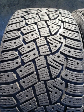 Гуми Зимни 245/40R18, снимка 1